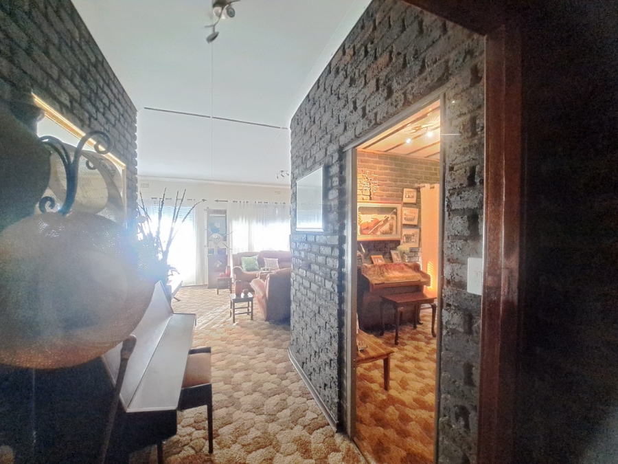 4 Bedroom Property for Sale in Safari Gardens North West